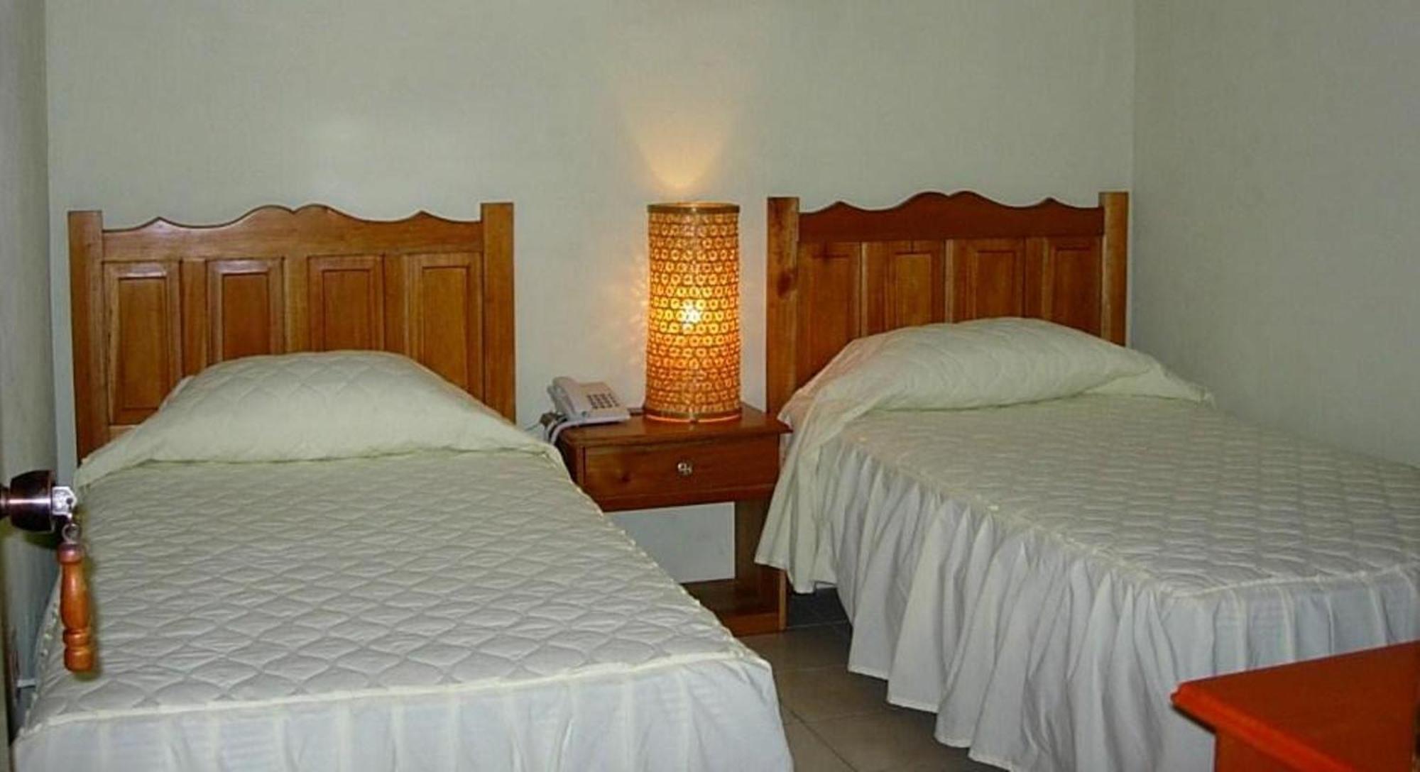 Nakum Hotel Флорес Номер фото