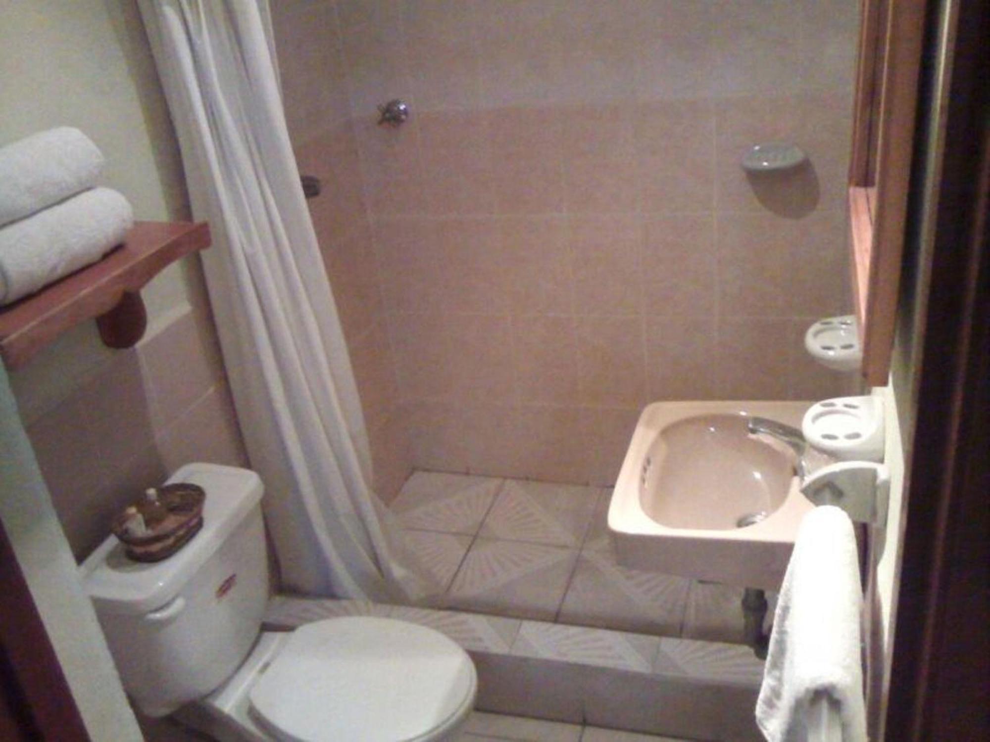 Nakum Hotel Флорес Номер фото