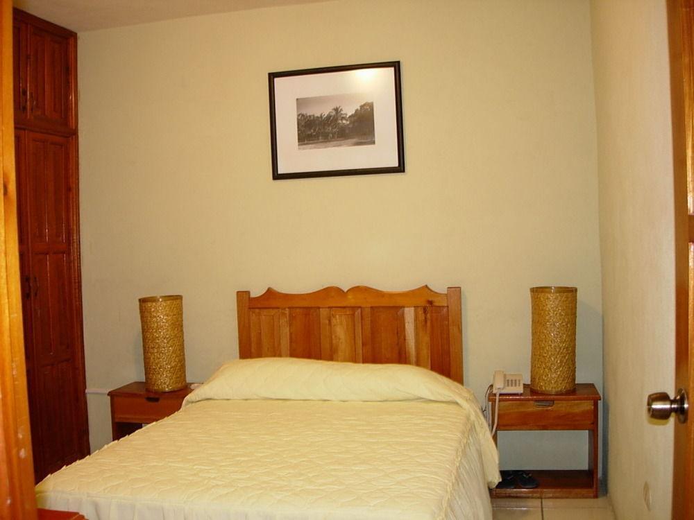 Nakum Hotel Флорес Экстерьер фото